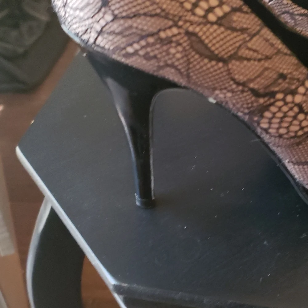Shoes - Picture 6 of 6